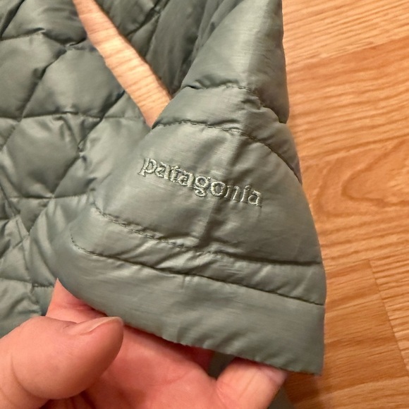 Patagonia Womens Fiona Down Parka Size XS in Verdigris - Picture 3 of 6